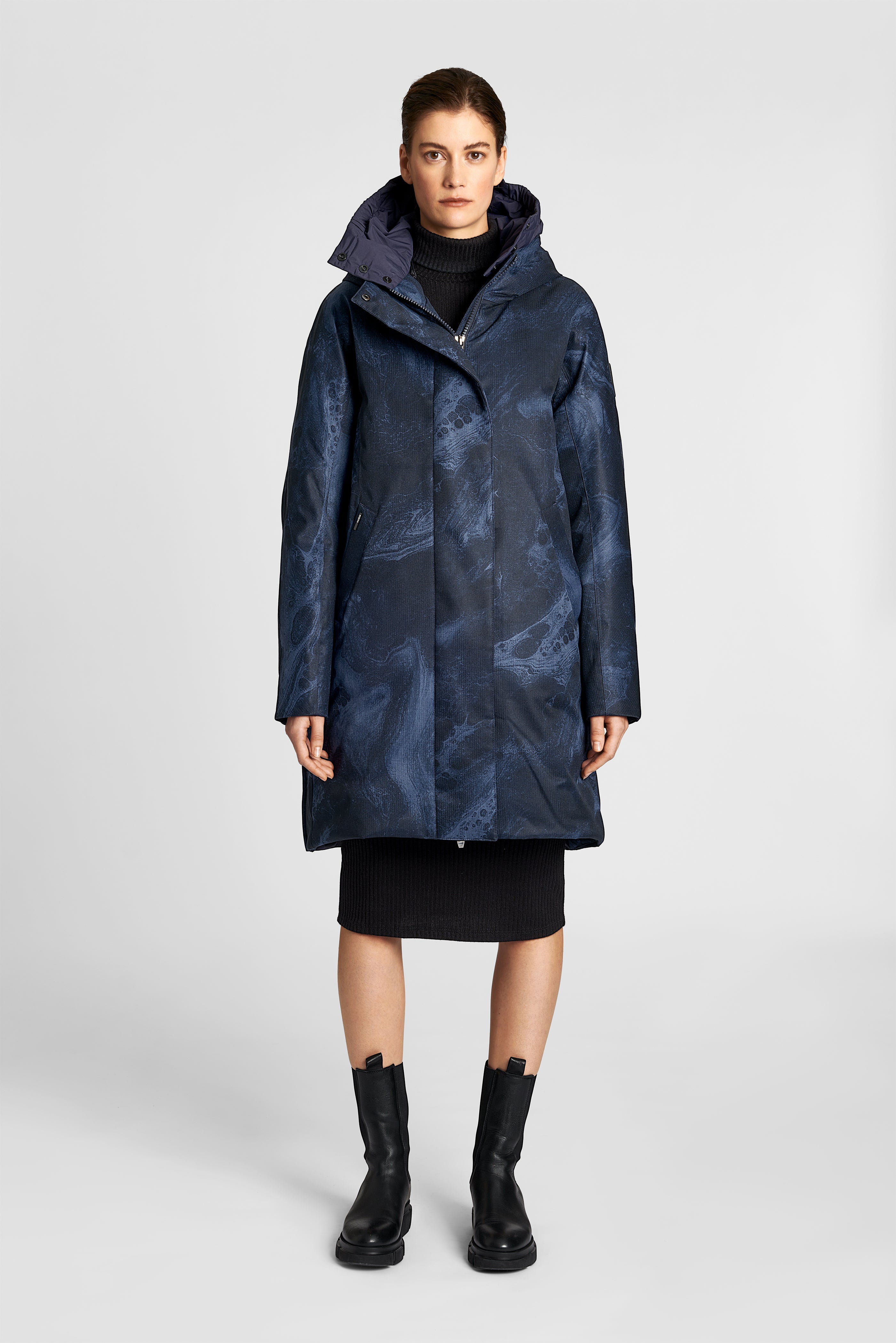 【Lサイズ】新品タグ付き V12 FINESSE PARKA 紺 Dory Women's Tailored Back Zip Parka – Nobis - EU