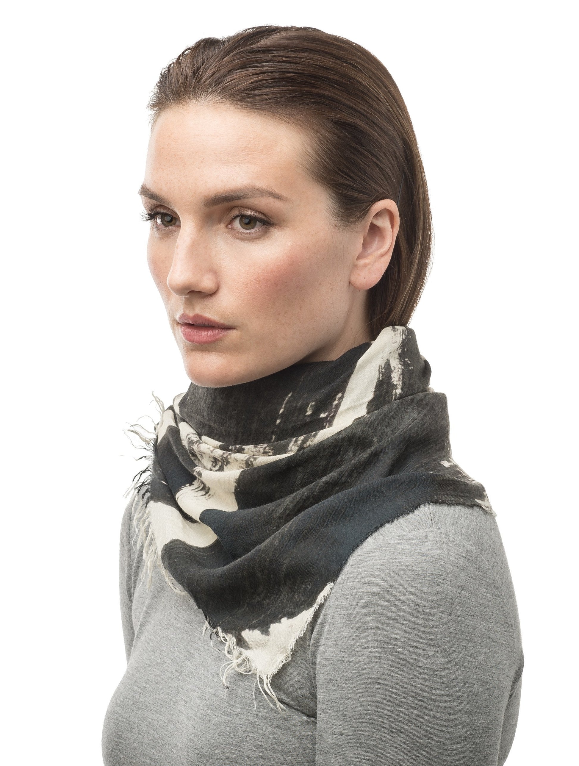 Square modal cashmere blend scarf with fringe edges in a contrast Black print